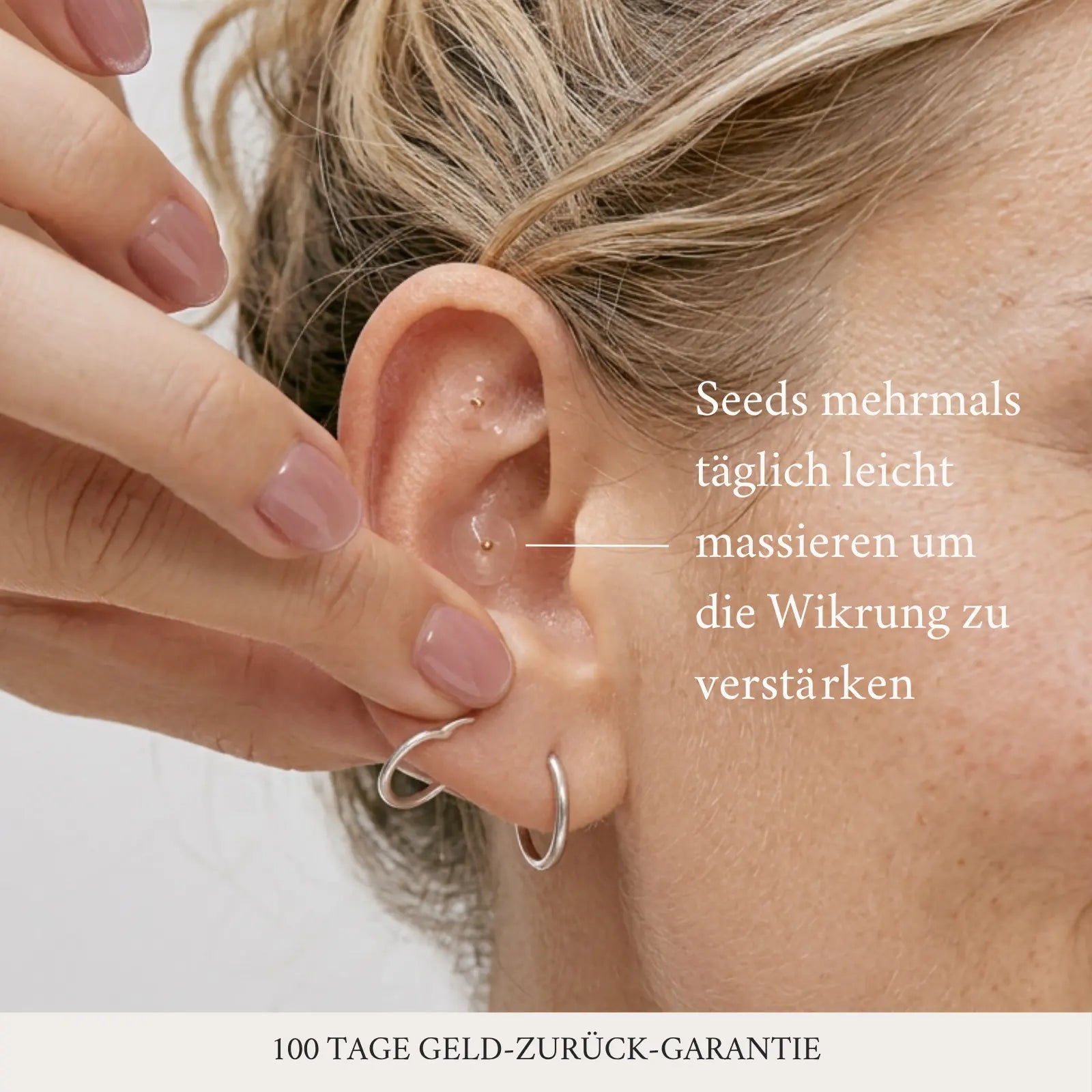 Gold Ear Seed massieren am Ohr – Auriculotherapie zur Stressreduktion